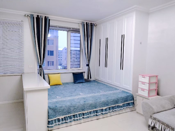 金厦家园 精装修五楼出售