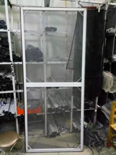 维修门窗，换荷叶，把手密封条，换门窗玻璃，定做各种纱窗，软包