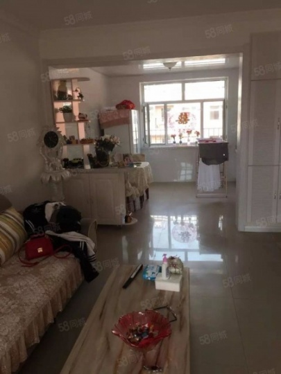 吉首万宝小区两室一厅，家具家电全带，拎包入住，全款可优惠